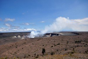 2008年に爆発が起きた後、噴煙を上げていたハレマウマウ