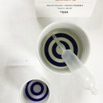 マイおちょこ(左下)にスポイトで出品酒を頂きます