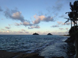 儀式の舞台となったカイルアビーチ近くの風景
