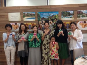 コースターとシャドーキルトのミニクッションの完成で皆さんと記念撮影