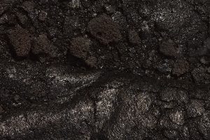 表面に無数の穴があいた溶岩