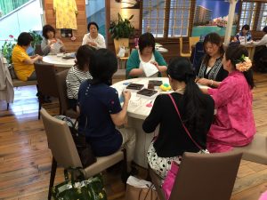 皆さん真剣にキルト中