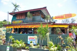 カラパキ・ビーチ・ハット。通り過ぎないよう、注意！