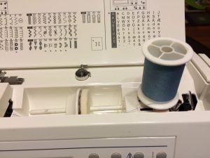ミシン糸を縦にするか横にするかで縫い目も変わってきます