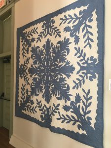 パトリシア・マーレイさんがキルトされた「カマカニカイリアロハ」Quilted by Patricia Murray, Pattern is Kamakanikailialoha