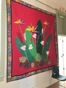 大きなトロピカル・フラワーアレンジのキルト