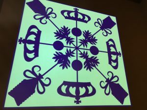 キルトのデザインを描けるコンピューターとスクリーン