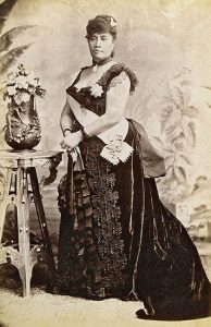 リリウオカラニ女王のお気に入りだったリボンドレス Photo: Courtesy of – Hawaii State Archives