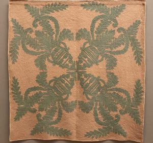 ホノルル美術館コレクションのピカ・プア・オ・ハレ・アリイ:Pika Pua O Hale Alii (Flower Vases of the King’s Palace) is from Honolulu Museum of Art Collections)