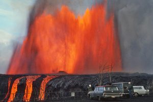 1969年のマウナ・ウル噴火（Photo by USGS 米国地質調査所）