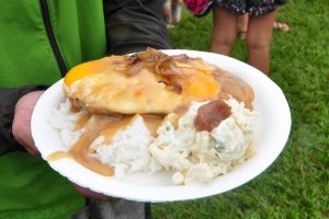 これはお祭りで食べたロコモコ。ハワイではロコモコはイベント屋台の定番