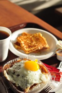 カフェ100のスタンダードタイプのロコモコ