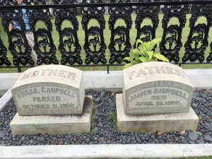 キャンベル家1代目のジェームス・キャンベルさんと奥様のお墓