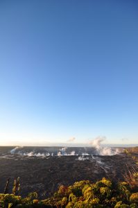 クレーター・リム・トレイルから眺める、ハレマウマウ・クレーター