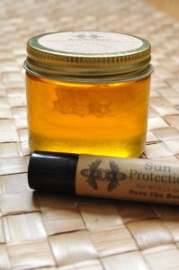 BEE BOYSの巣入りハチミツと、蜜蝋を使った日焼け止め