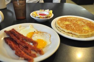 ティップ・トップ・カフェで朝ごはん。パンケーキは１００年近く変わらないレシピ