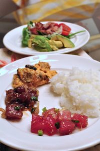 ポキは自炊の強い味方。宿でご飯を炊いて、タムラズのポキで夕飯
