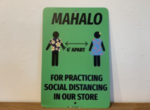 各ストアで違う、ソーシャルディスタンスのサイン