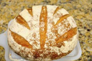 薪で焼かれた、密度の高いおいしいパン