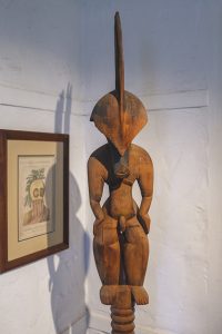 木製のカマプアアの神像(キイ)